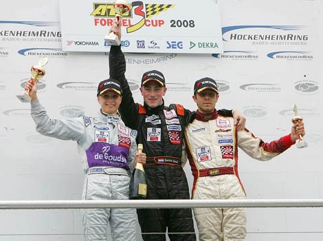 Shirley van der Lof op podium